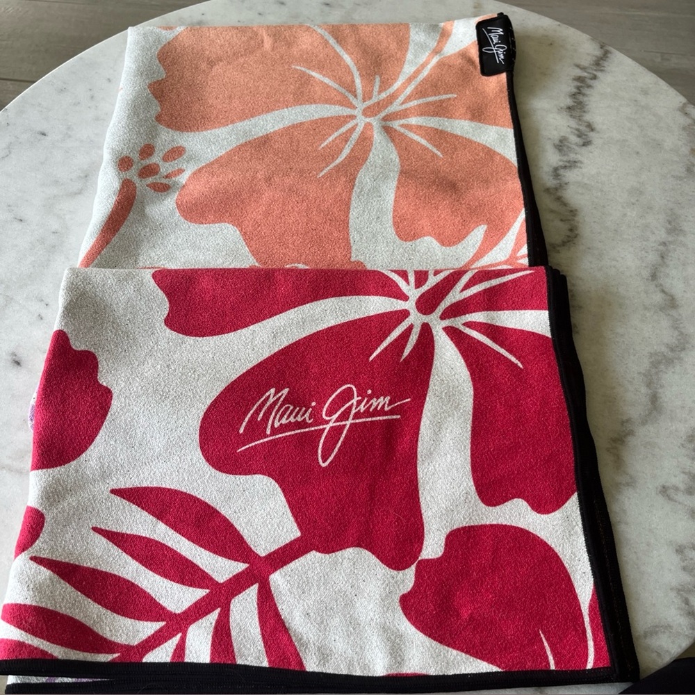 Maui Jim Hawaiian floral, sunset colors, Microfiber, Quick Dry